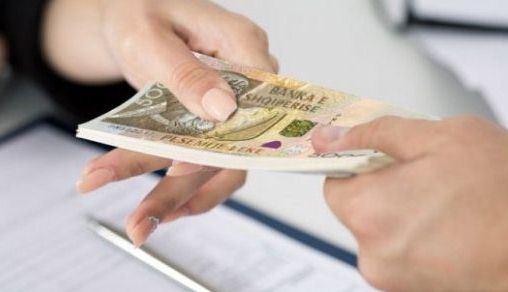 Rezoluta e re: Kuvendi i kerkon DAP rishikimin e pagave te administrates